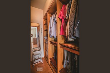 Apartamento à venda com 210m², 4 quartos e 3 vagasCloset