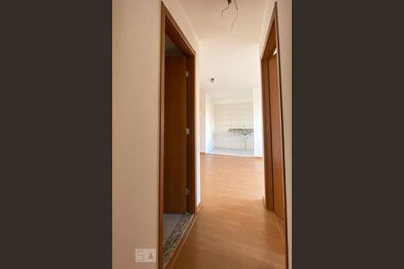 Corredor de apartamento para alugar com 2 quartos, 54m² em Bonsucesso, Rio de Janeiro