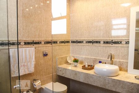 Apartamento à venda com 245m², 3 quartos e 2 vagasBanheiro da Suíte 2