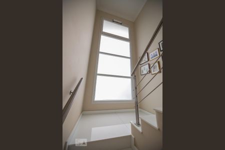 Escadas de casa à venda com 3 quartos, 350m² em Butantã, São Paulo