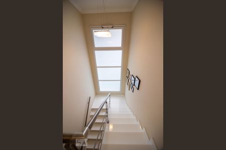 Casa à venda com 350m², 3 quartos e 4 vagas Casa à venda com 350m², 3 quartos e 4 vagasEscadas