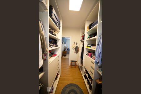 Casa à venda com 350m², 3 quartos e 4 vagas Casa à venda com 350m², 3 quartos e 4 vagasSuite
