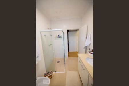 Casa à venda com 350m², 3 quartos e 4 vagas Casa à venda com 350m², 3 quartos e 4 vagasSuite