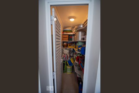 Casa à venda com 350m², 3 quartos e 4 vagas Casa à venda com 350m², 3 quartos e 4 vagasLavanderia Deposito