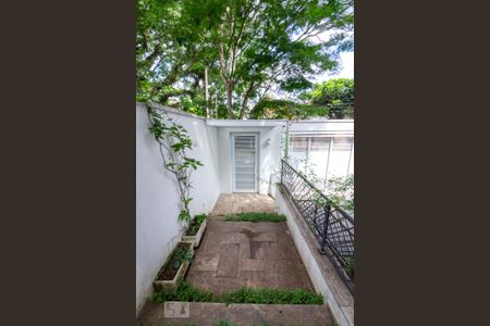 Garagem de casa à venda com 3 quartos, 350m² em Butantã, São Paulo