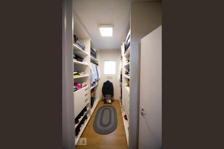 Casa à venda com 350m², 3 quartos e 4 vagas Casa à venda com 350m², 3 quartos e 4 vagasSuite