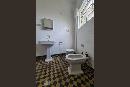 Apartamento para alugar com 100m², 3 quartos e sem vagaBanheiro