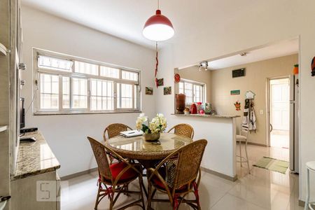 Casa à venda com 110m², 3 quartos e 2 vagas Casa à venda com 110m², 3 quartos e 2 vagasCopa