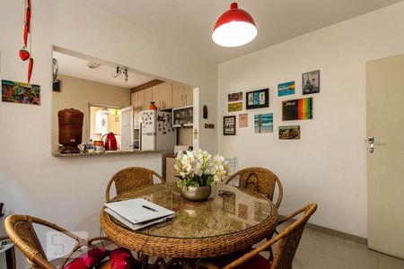 Casa à venda com 110m², 3 quartos e 2 vagas Casa à venda com 110m², 3 quartos e 2 vagasCopa