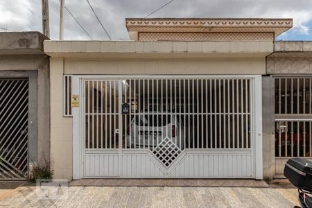 Casa à venda com 110m², 3 quartos e 2 vagas Casa à venda com 110m², 3 quartos e 2 vagasFachada