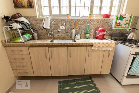 Casa à venda com 110m², 3 quartos e 2 vagas Casa à venda com 110m², 3 quartos e 2 vagasCozinha
