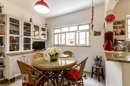 Casa à venda com 110m², 3 quartos e 2 vagas Casa à venda com 110m², 3 quartos e 2 vagasCopa