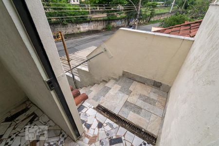 Apartamento para alugar com 45m², 2 quartos e sem vagaÁrea comum de acesso - Escada