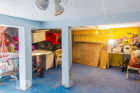 Casa à venda com 188m², 4 quartos e 2 vagas Casa à venda com 188m², 4 quartos e 2 vagasPorão