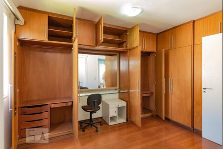 Apartamento para alugar com 70m², 3 quartos e 2 vagasQuarto 2 e closet