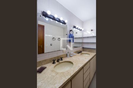 Apartamento para alugar com 180m², 3 quartos e 3 vagasBanheiro//Suíte 2