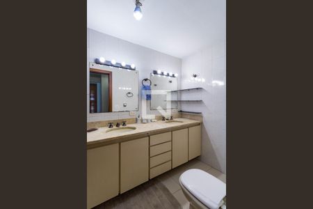 Apartamento para alugar com 180m², 3 quartos e 3 vagasBanheiro//Suíte 2