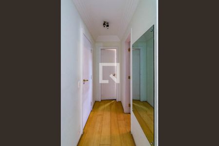 Apartamento para alugar com 180m², 3 quartos e 3 vagasCorredor de acesso