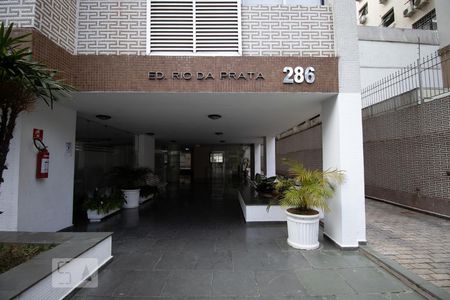 Apartamento à venda com 75m², 2 quartos e 1 vaga Apartamento à venda com 75m², 2 quartos e 1 vagaEntrada