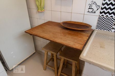 Studio à venda com 30m², 1 quarto e sem vaga Studio à venda com 30m², 1 quarto e sem vagaMesa