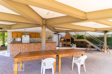 Casa de condomínio à venda com 312m², 3 quartos e 4 vagasÁrea comum - Churrasqueira