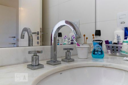 Casa de condomínio à venda com 312m², 3 quartos e 4 vagasBanheiro da suíte 3