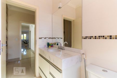 Casa de condomínio à venda com 312m², 3 quartos e 4 vagasBanheiro da suíte 2