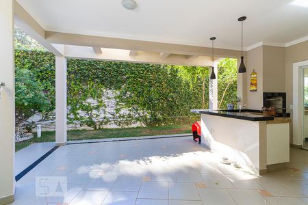 Casa de condomínio à venda com 312m², 3 quartos e 4 vagasQuintal