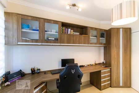 Casa de condomínio à venda com 312m², 3 quartos e 4 vagasEscritório