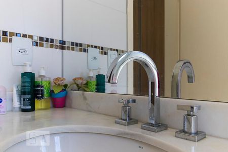 Casa de condomínio à venda com 312m², 3 quartos e 4 vagasBanheiro da suíte 2