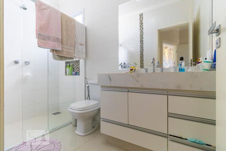 Casa de condomínio à venda com 312m², 3 quartos e 4 vagasBanheiro da suíte 3