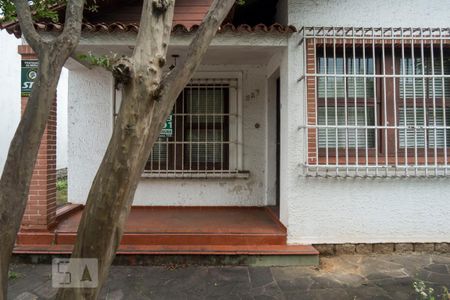 Fachada de casa à venda com 4 quartos, 210m² em Medianeira, Porto Alegre