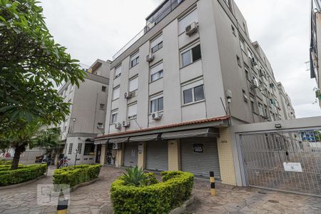 Apartamento à venda com 47m², 1 quarto e sem vaga Apartamento à venda com 47m², 1 quarto e sem vagaFachada e portaria
