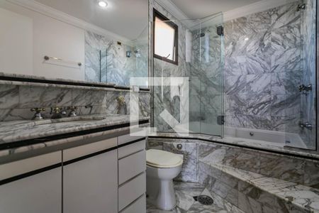 Apartamento para alugar com 168m², 3 quartos e 3 vagasBanheiro - Quarto 1 - Suíte