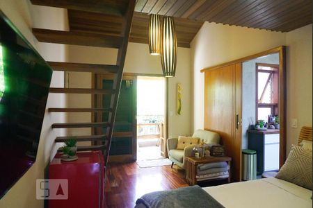 Casa à venda com 250m², 3 quartos e 2 vagas Casa à venda com 250m², 3 quartos e 2 vagasSuíte