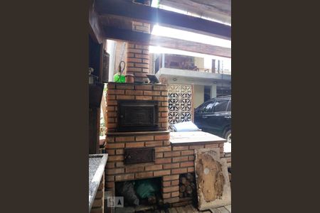 Casa à venda com 250m², 3 quartos e 2 vagas Casa à venda com 250m², 3 quartos e 2 vagasÁrea de Fogão a lenha