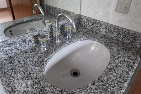 Apartamento à venda com 98m², 3 quartos e 2 vagasBanheiro da suíte