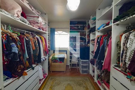 Casa à venda com 240m², 4 quartos e 4 vagas Casa à venda com 240m², 4 quartos e 4 vagasQuarto 2 - Closet