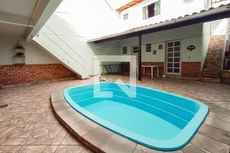 Casa à venda com 240m², 4 quartos e 4 vagas Casa à venda com 240m², 4 quartos e 4 vagasÁrea Externa