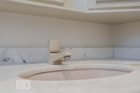 Apartamento à venda com 82m², 3 quartos e 2 vagasBanheiro da Suíte