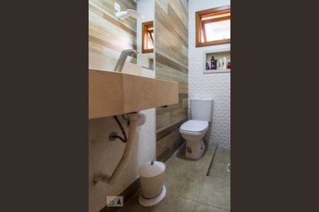 Casa à venda com 165m², 4 quartos e 1 vagaBanheiro