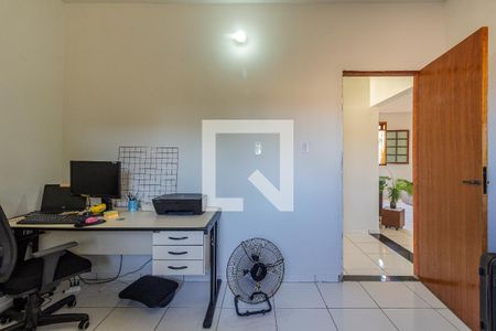 Casa à venda com 3 quartos, 380m² em Nova Cachoeirinha, Belo Horizonte