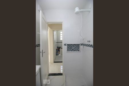 Banheiro Social de kitnet/studio para alugar com 1 quarto, 26m² em Flamengo, Rio de Janeiro
