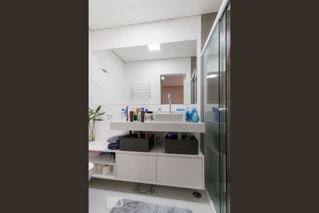 Casa à venda com 202m², 2 quartos e 3 vagasBanheiro quarto 1 suíte