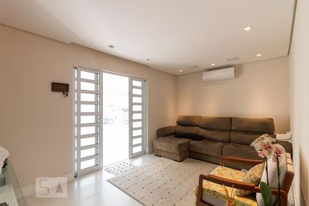 Casa à venda com 202m², 2 quartos e 3 vagasSala
