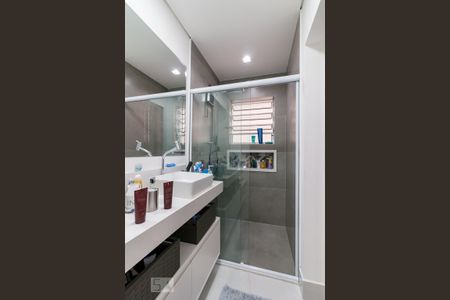 Casa à venda com 202m², 2 quartos e 3 vagasBanheiro quarto 1 suíte