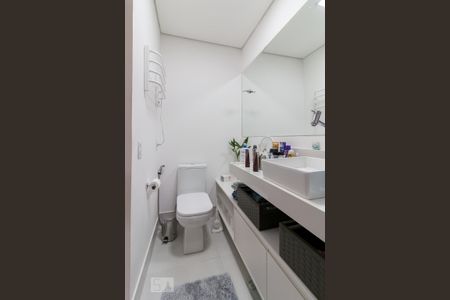 Casa à venda com 202m², 2 quartos e 3 vagasBanheiro quarto 1 suíte