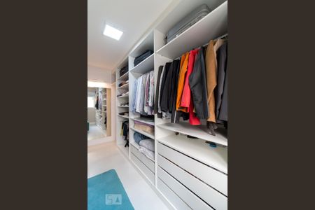 Casa à venda com 202m², 2 quartos e 3 vagasCloset quarto 1 suíte