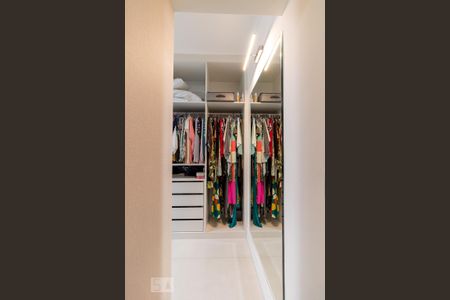 Casa à venda com 202m², 2 quartos e 3 vagasCloset quarto 1 suíte