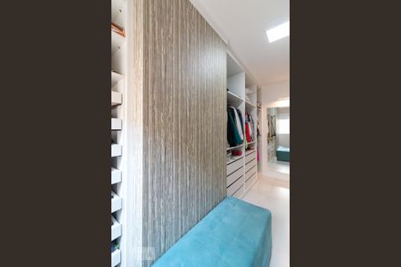 Casa à venda com 202m², 2 quartos e 3 vagasCloset quarto 1 suíte